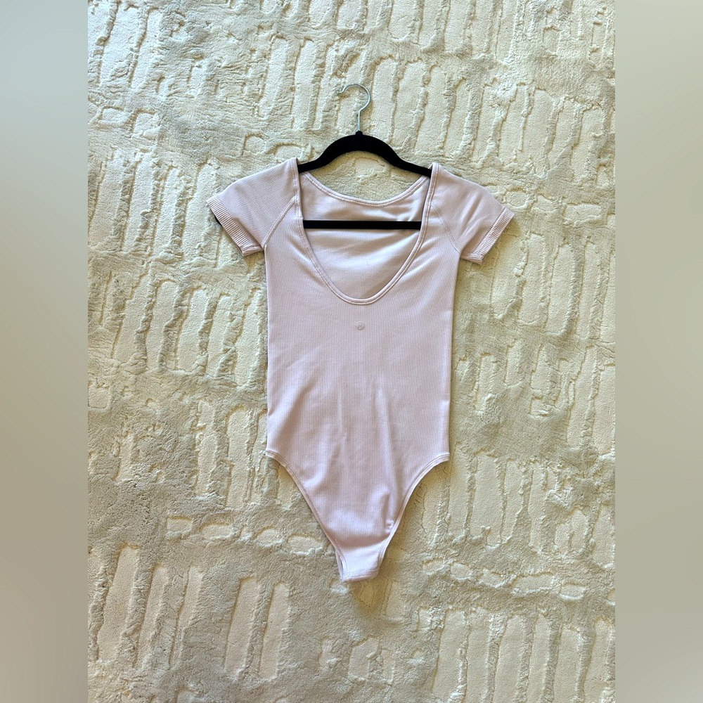 Lululemon Sweetheart Ribbed short-Sleeve Bodysuit - size 4 - light purple